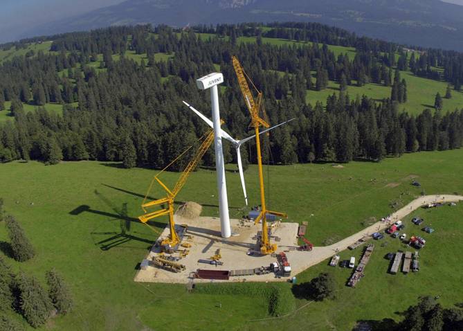Riesiger Bauplatz einer "kleineren" V90-Anlage (Nabenhöhe 95 m) im Schweizer Jura. Auf dem Chall sind fünf deutlich grössere Anlagen geplant (Bild: Juvent) (Kopie) Riesiger Bauplatz einer "kleineren" V90-Anlage (Nabenhöhe 95 m) im Schweizer Jura. Auf dem Chall sind fünf deutlich grössere Anlagen geplant (Bild: Juvent)
